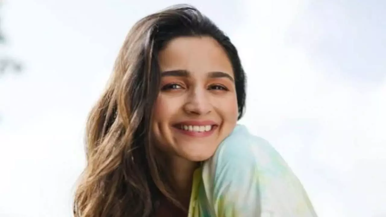 BAFTA AWARDS 2026: आलिया भट्ट ने हिंदी में प्रेजेंटर स्पीच देकर सबको चौंका दिया BAFTA AWARDS 2026: आलिया भट्ट ने हिंदी में प्रेजेंटर स्पीच देकर सबको चौंका दिया