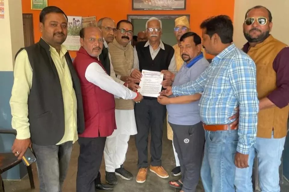 Farrukhabad: व्यापार मंडल ने सांसद को सौंपा ज्ञापन Farrukhabad: व्यापार मंडल ने सांसद को सौंपा ज्ञापन
