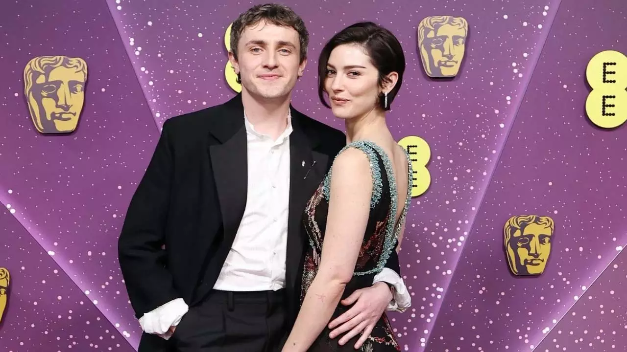 BAFTA 2026: पॉल मेस्कल, ग्रेसी अब्राम्स रेड कार्पेट पर ऑफिशियली दिखे BAFTA 2026: पॉल मेस्कल, ग्रेसी अब्राम्स रेड कार्पेट पर ऑफिशियली दिखे