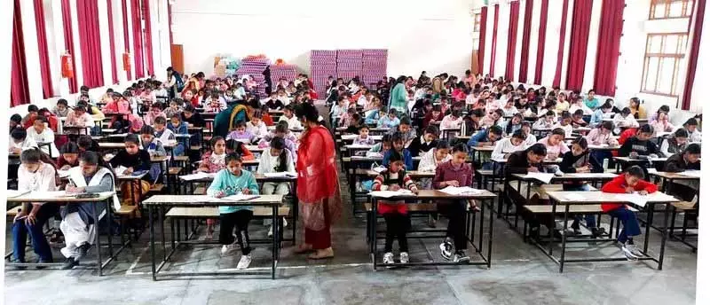 Una में 1,000 से ज़्यादा लड़कियों ने सालाना स्कॉलरशिप परीक्षा दी Una में 1,000 से ज़्यादा लड़कियों ने सालाना स्कॉलरशिप परीक्षा दी