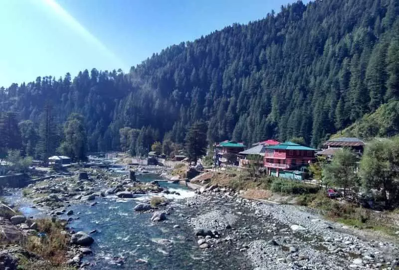 Palampur: स्थानीय लोगों ने डिग्री कॉलेज बंद करने के फैसले का विरोध किया Palampur: स्थानीय लोगों ने डिग्री कॉलेज बंद करने के फैसले का विरोध किया