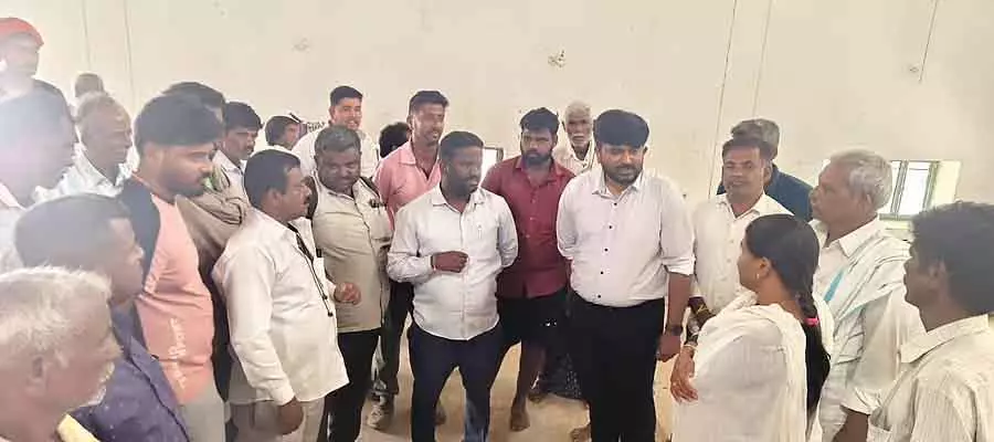 Gauribidanur बाजरा खरीद: किसानों पर धोखाधड़ी का आरोप Gauribidanur बाजरा खरीद: किसानों पर धोखाधड़ी का आरोप