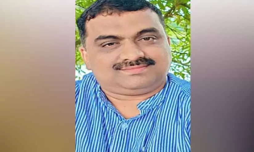 Kerala : मुहम्मद इकबाल को राज्य सरकार का बेस्ट विलेज ऑफिसर का अवॉर्ड मिला Kerala : मुहम्मद इकबाल को राज्य सरकार का बेस्ट विलेज ऑफिसर का अवॉर्ड मिला