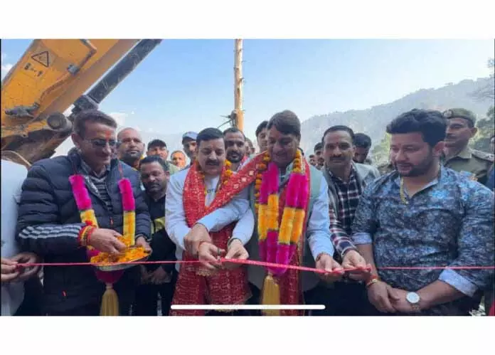 विधायक और DDC Chairman ने दो बड़ी सड़क परियोजनाओं का उद्घाटन किया विधायक और DDC Chairman ने दो बड़ी सड़क परियोजनाओं का उद्घाटन किया