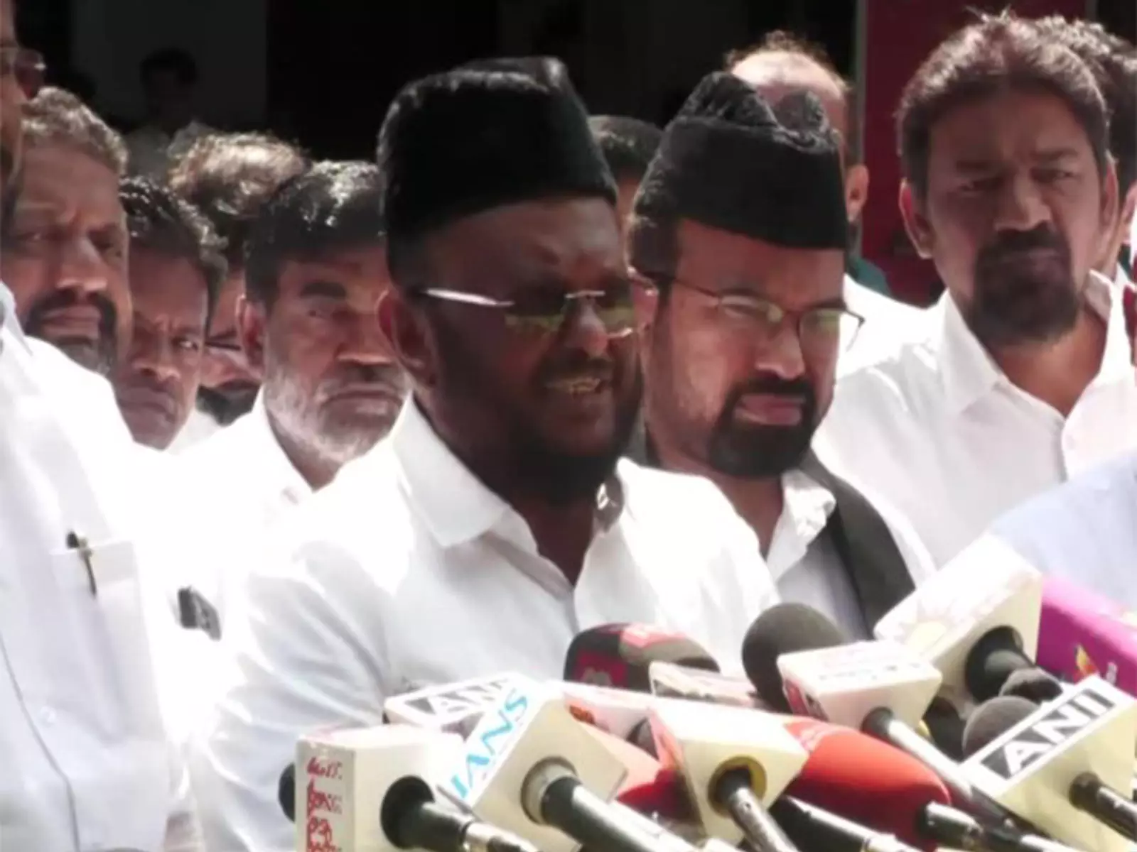 DMK ने डीएमके के साथ सीट बंटवारे की बातचीत के पहले दौर में 5 सीटों की मांग की DMK ने डीएमके के साथ सीट बंटवारे की बातचीत के पहले दौर में 5 सीटों की मांग की