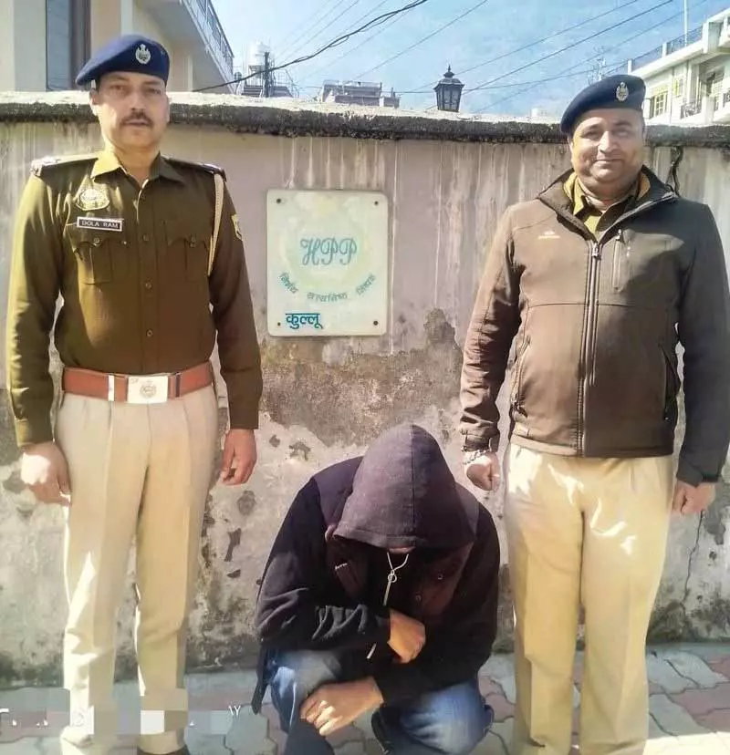 देश से भागने की कोशिश कर रहा कुल्लू का ड्रग सप्लायर IGI एयरपोर्ट पर पकड़ा गया देश से भागने की कोशिश कर रहा कुल्लू का ड्रग सप्लायर IGI एयरपोर्ट पर पकड़ा गया