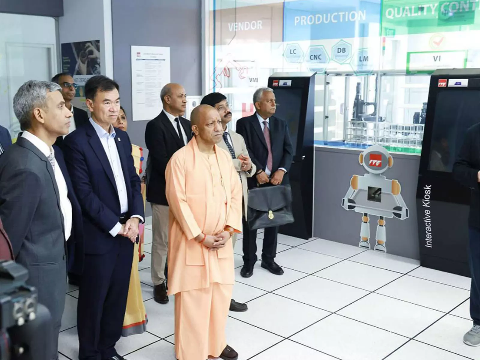 सिंगापुर दौरे के पहले दिन Yogi सरकार को बड़ी सफलता, अहम एमओयू पर हस्ताक्षर सिंगापुर दौरे के पहले दिन Yogi सरकार को बड़ी सफलता, अहम एमओयू पर हस्ताक्षर