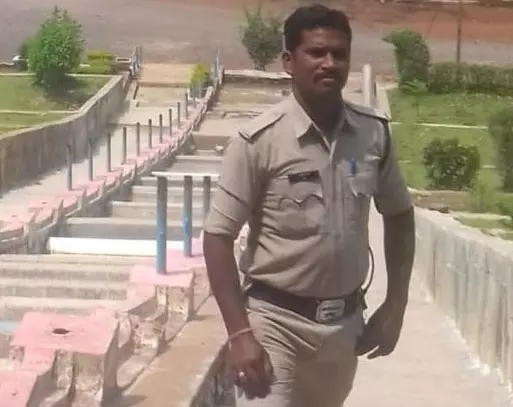 आरक्षक को कांकेर ट्रेवल्स की बस ने रौंदा, मौत आरक्षक को कांकेर ट्रेवल्स की बस ने रौंदा, मौत