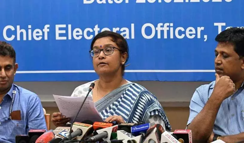 तमिलनाडु की CEO अर्चना पटनायक ने कहा कि फाइनल रोल के अनुसार राज्य में 5.67 करोड़ वोटर तमिलनाडु की CEO अर्चना पटनायक ने कहा कि फाइनल रोल के अनुसार राज्य में 5.67 करोड़ वोटर