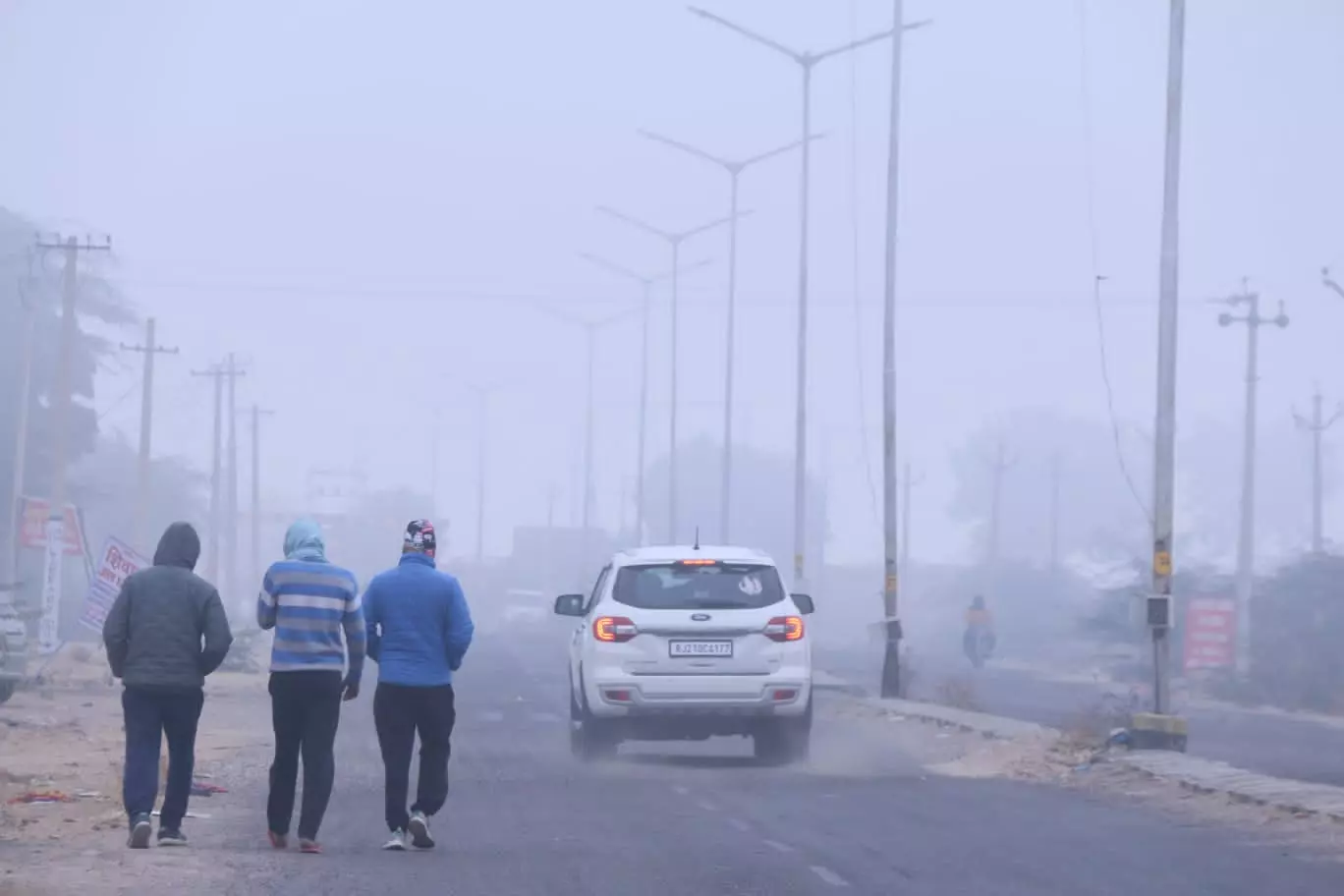 Jaipur: ठंडी हवाओं से तापमान में गिरावट Jaipur: ठंडी हवाओं से तापमान में गिरावट
