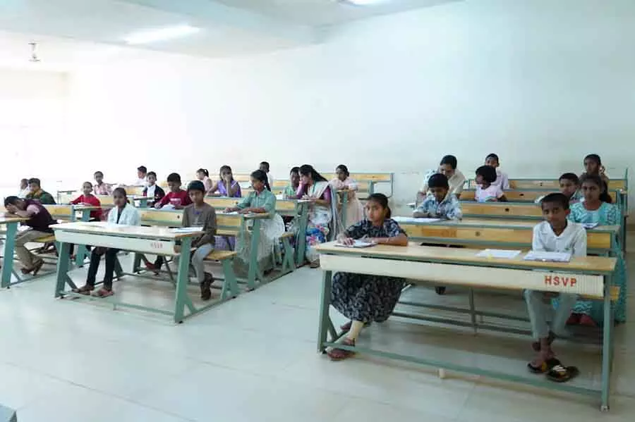 Bidar : 4,777 स्टूडेंट्स ने फ्री एडमिशन के लिए एग्जाम दिया Bidar : 4,777 स्टूडेंट्स ने फ्री एडमिशन के लिए एग्जाम दिया