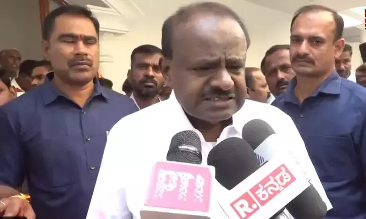 Andhra : कुमारस्वामी ने राघवेंद्र स्वामी मठ में प्रार्थना की Andhra : कुमारस्वामी ने राघवेंद्र स्वामी मठ में प्रार्थना की