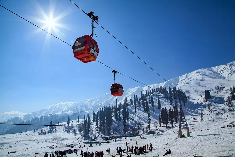 Gulmarg: इंफ्रास्ट्रक्चर सुदृढ़ कर गुलमर्ग को इंटरनेशनल स्की सेंटर बनाया जाएगा Gulmarg: इंफ्रास्ट्रक्चर सुदृढ़ कर गुलमर्ग को इंटरनेशनल स्की सेंटर बनाया जाएगा