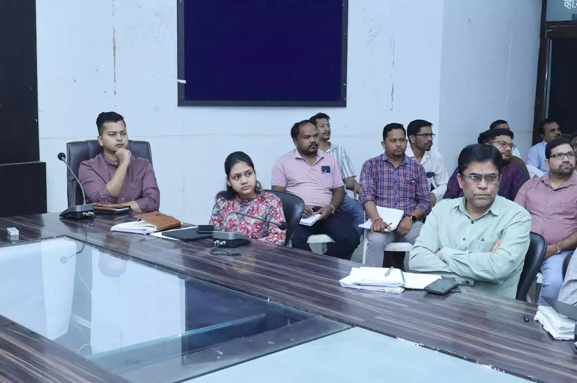 ई-ऑफिस प्रणाली से प्रशासनिक कार्यों में आएगी गति और पारदर्शिता ई-ऑफिस प्रणाली से प्रशासनिक कार्यों में आएगी गति और पारदर्शिता