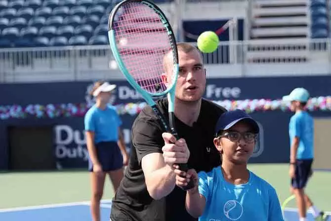 Dubai में युवा खिलाड़ियों संग ड्रेपर और ऑगर-अलियासिमे का खास सत्र Dubai में युवा खिलाड़ियों संग ड्रेपर और ऑगर-अलियासिमे का खास सत्र