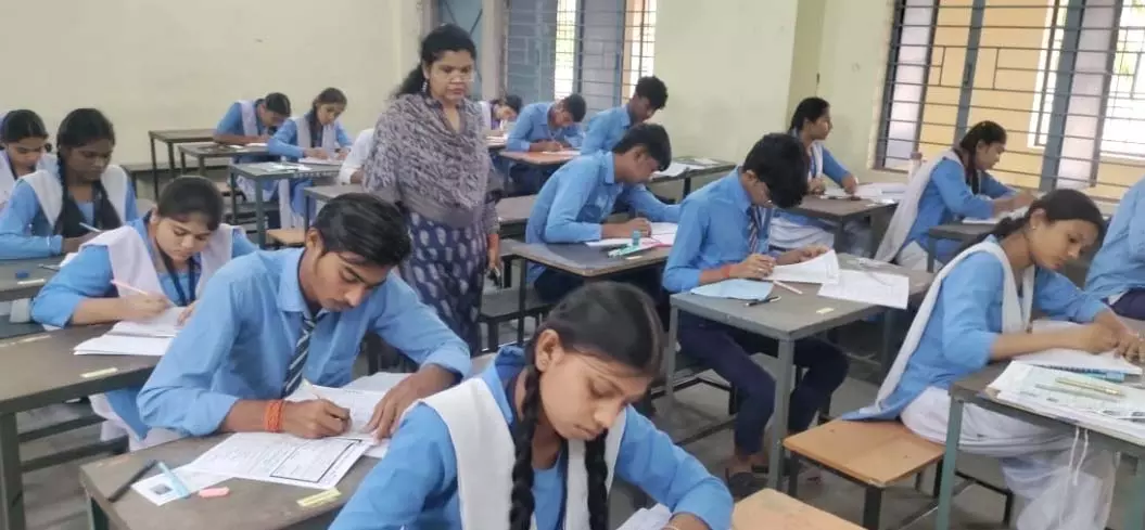 छत्तीसगढ़ बोर्ड परीक्षा: 12वीं के कई विषयों के पेपर शांतिपूर्ण, 1,985 छात्र अनुपस्थित छत्तीसगढ़ बोर्ड परीक्षा: 12वीं के कई विषयों के पेपर शांतिपूर्ण, 1,985 छात्र अनुपस्थित