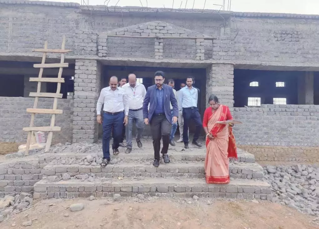 कलेक्टर ने पीएम श्री, स्वामी आत्मानंद स्कूल तुमगांव का किया सघन निरीक्षण कलेक्टर ने पीएम श्री, स्वामी आत्मानंद स्कूल तुमगांव का किया सघन निरीक्षण