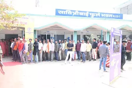 Jharkhand नगर निकाय चुनावः मारपीट, फर्जी मतदान और अव्यवस्था की शिकायतों के बीच मतदान संपन्न Jharkhand नगर निकाय चुनावः मारपीट, फर्जी मतदान और अव्यवस्था की शिकायतों के बीच मतदान संपन्न