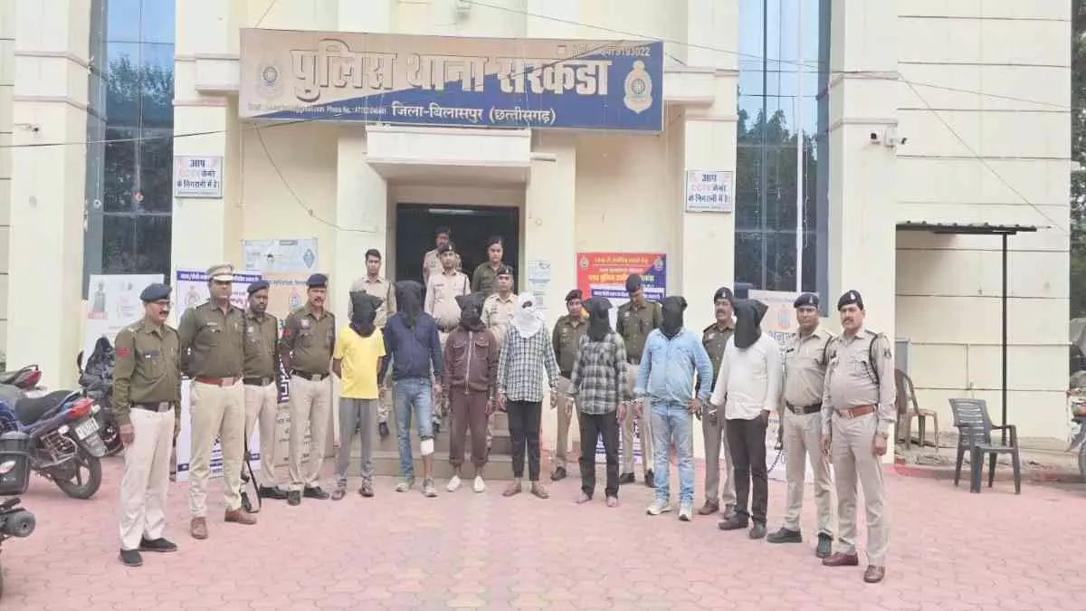 महालक्ष्मी ज्वेलर्स लूटकांड का खुलासा, 7 आरोपी गिरफ्तार महालक्ष्मी ज्वेलर्स लूटकांड का खुलासा, 7 आरोपी गिरफ्तार