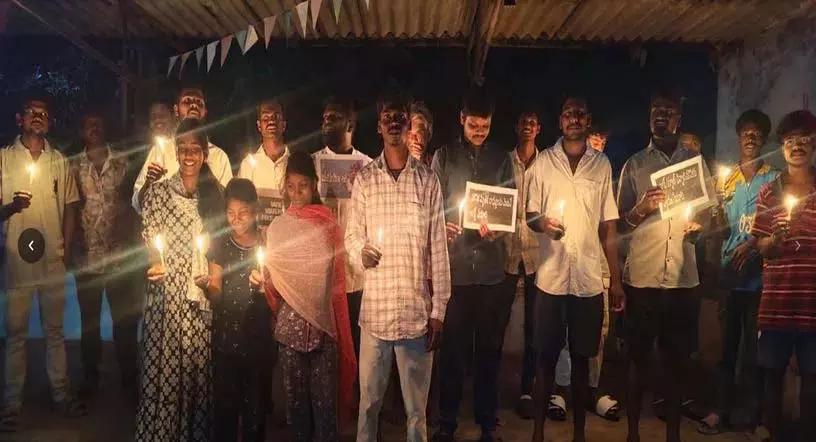 Seetharampuram में बच्चे की मौत पर कैंडललाइट रैली Seetharampuram में बच्चे की मौत पर कैंडललाइट रैली