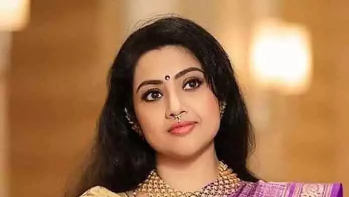 Meena : टॉलीवुड की दिग्गज एक्ट्रेस और सिंगल मदर की ज़िंदगी Meena : टॉलीवुड की दिग्गज एक्ट्रेस और सिंगल मदर की ज़िंदगी