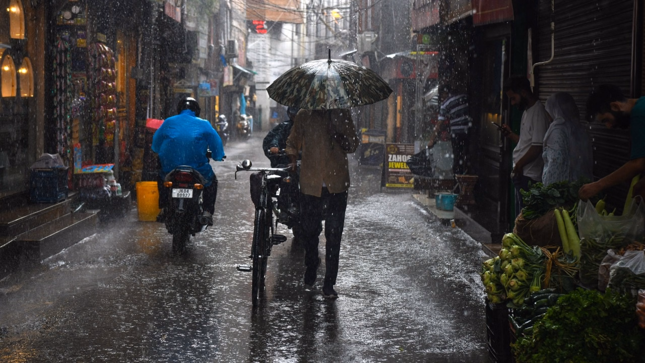 Jammu: जम्मू-कश्मीर में सामान्य से कम बारिश के आसार Jammu: जम्मू-कश्मीर में सामान्य से कम बारिश के आसार