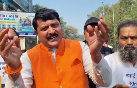 Jammu: स्कूलों के बाहर शिव सैनिकों की पहल, बच्चों की सुरक्षा को लेकर कदम Jammu: स्कूलों के बाहर शिव सैनिकों की पहल, बच्चों की सुरक्षा को लेकर कदम