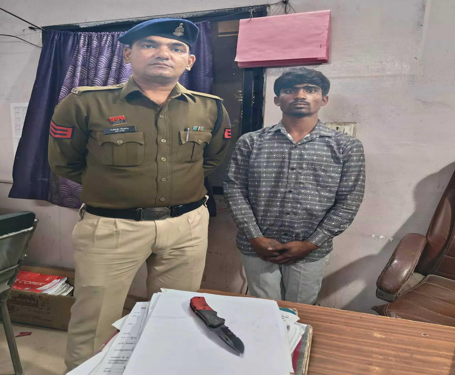 रायपुर में धारदार चाकू के साथ नथनी उर्फ कबीर मरावी गिरफ्तार रायपुर में धारदार चाकू के साथ नथनी उर्फ कबीर मरावी गिरफ्तार
