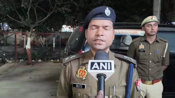 Lucknow: पिता की हत्या के आरोप में बेटे अक्षत प्रताप सिंह गिरफ्तार Lucknow: पिता की हत्या के आरोप में बेटे अक्षत प्रताप सिंह गिरफ्तार