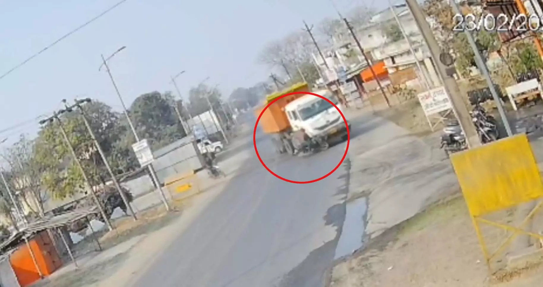 CG: ट्रक-बाइक में भिड़ंत, कोलकर्मी युवक की मौके पर मौत CG: ट्रक-बाइक में भिड़ंत, कोलकर्मी युवक की मौके पर मौत