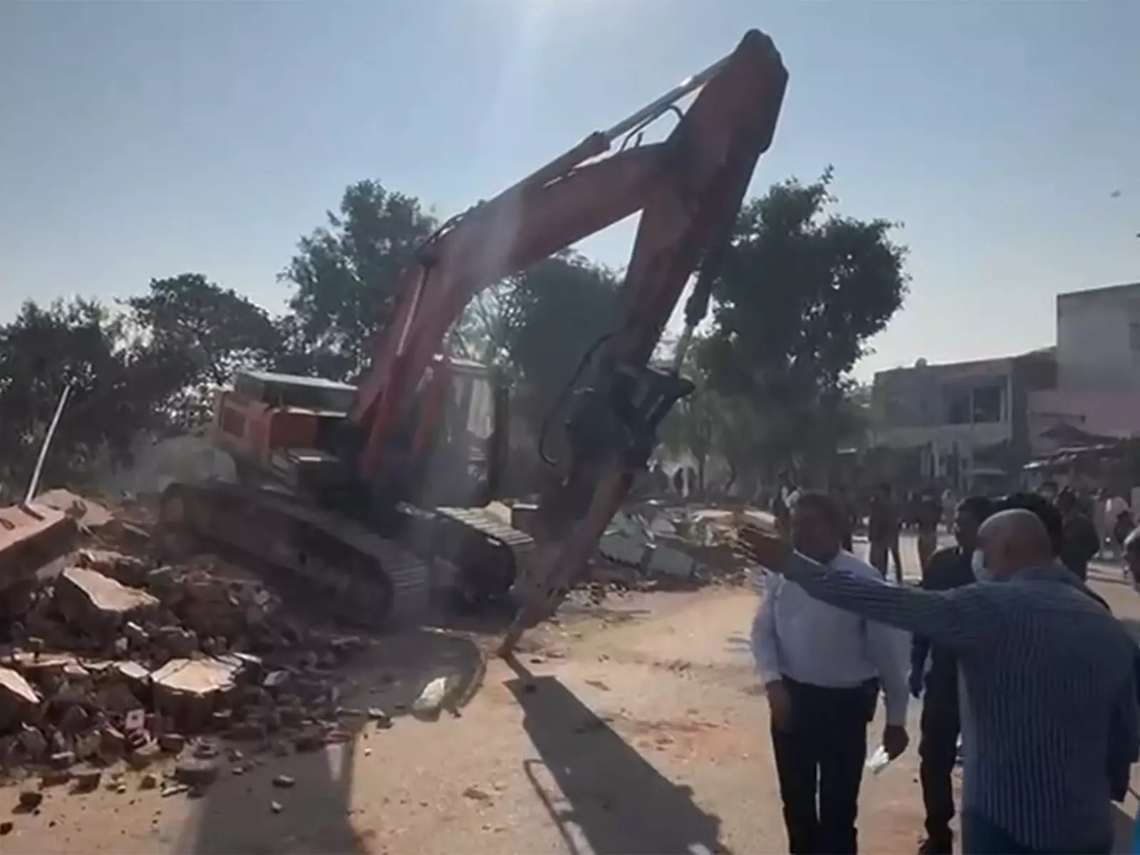 Rajkot में जांगलेश्वर नदी तल की सबसे बड़ी सफाई, 1,500 से अधिक अवैध ढाँचे ध्वस्त Rajkot में जांगलेश्वर नदी तल की सबसे बड़ी सफाई, 1,500 से अधिक अवैध ढाँचे ध्वस्त