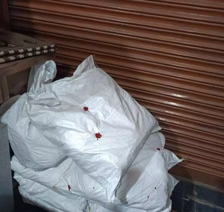 खाद्य एवं औषधि प्रशासन की बड़ी कार्रवाई: 9 बोरी संभावित गुटखा जब्त खाद्य एवं औषधि प्रशासन की बड़ी कार्रवाई: 9 बोरी संभावित गुटखा जब्त