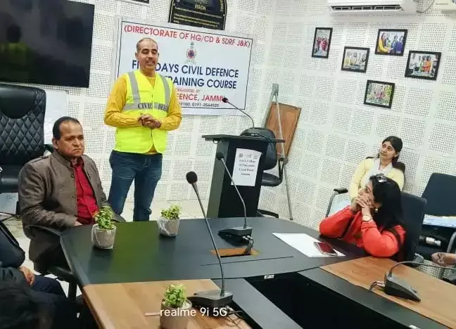 Jammu: जीवनरक्षक तकनीकों पर विशेष कार्यशाला, प्रशिक्षण कार्यक्रम में 50 लोग शामिल Jammu: जीवनरक्षक तकनीकों पर विशेष कार्यशाला, प्रशिक्षण कार्यक्रम में 50 लोग शामिल