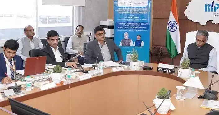 Bhopal: रेलवे लाइनों के पास नए कार्गो टर्मिनल बनाने के निर्देश Bhopal: रेलवे लाइनों के पास नए कार्गो टर्मिनल बनाने के निर्देश