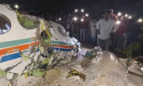 Jharkhand Air Ambulance Crash : एयरपोर्ट से उड़ान भरते ही एयर एंबुलेंस क्रैश, 7 लोगों की मौत
