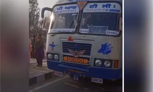 Punjab:PRTC बस में लूट,सवारियों में फैली दहशत Punjab:PRTC बस में लूट,सवारियों में फैली दहशत