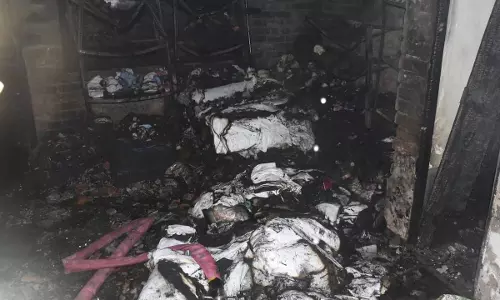 5 बच्चे और महिला की मौत, कपड़ा कारोबारी के घर आगजनी की बड़ी घटना 5 बच्चे और महिला की मौत, कपड़ा कारोबारी के घर आगजनी की बड़ी घटना