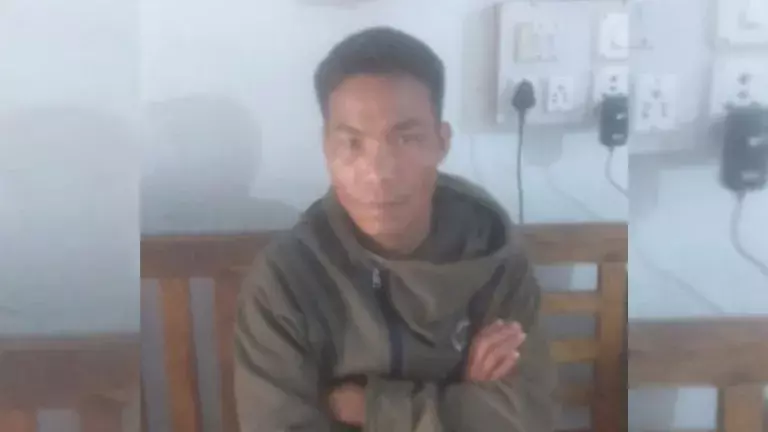 BSF ने भारत-बांग्लादेश बॉर्डर के पास PCJSS (संतू) के कथित हथियारबंद कैडर को गिरफ्तार किया BSF ने भारत-बांग्लादेश बॉर्डर के पास PCJSS (संतू) के कथित हथियारबंद कैडर को गिरफ्तार किया