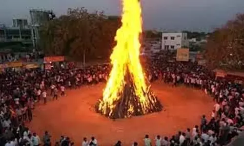 Holashtak 2026: आज से शुरू होलाष्टक, जानें होली से पहले ये 8 दिन क्यों माने जाते हैं अशुभ Holashtak 2026: आज से शुरू होलाष्टक, जानें होली से पहले ये 8 दिन क्यों माने जाते हैं अशुभ