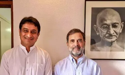 AI समिट में शर्टलेस प्रदर्शन: इंडियन यूथ कांग्रेस के राष्ट्रीय अध्यक्ष गिरफ्तार, पूर्व मुख्यमंत्री भूपेश बघेल का दावा
