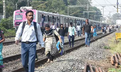 Chennai के यात्रियों को झटका : 49 और इलेक्ट्रिक ट्रेनें कैंसिल Chennai के यात्रियों को झटका : 49 और इलेक्ट्रिक ट्रेनें कैंसिल