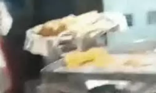 Jalandhar: स्कूटी की टक्कर से जलेबी विक्रेता पर गिरा खौलता तेल, हालत गंभीर Jalandhar: स्कूटी की टक्कर से जलेबी विक्रेता पर गिरा खौलता तेल, हालत गंभीर