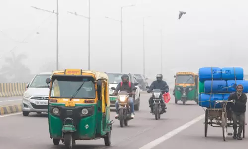 मौसम ने बदला फिर मिजाज, उत्तर पश्चिमी भारत की पहाड़ियों पर हो रही बर्फबारी का असर अब मैदानी इलाकों में मौसम ने बदला फिर मिजाज, उत्तर पश्चिमी भारत की पहाड़ियों पर हो रही बर्फबारी का असर अब मैदानी इलाकों में