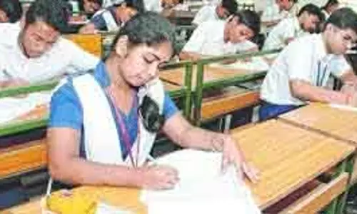 Odisha : माइग्रेशन प्रभावित बोलंगीर में 700 से ज़्यादा लोगों ने HSC की परीक्षा छोड़ी Odisha : माइग्रेशन प्रभावित बोलंगीर में 700 से ज़्यादा लोगों ने HSC की परीक्षा छोड़ी