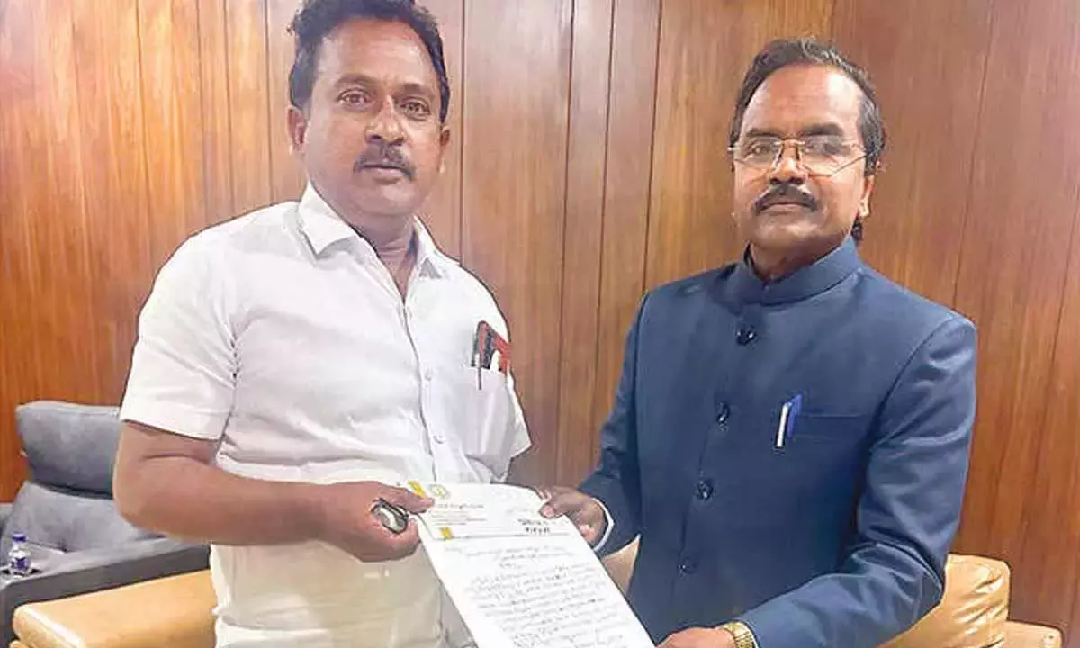 PDF MLC गोपी मूर्ति ने 1 लाख रुपये का कूपन लौटाया, सत्र में व्यवधान की आलोचना की PDF MLC गोपी मूर्ति ने 1 लाख रुपये का कूपन लौटाया, सत्र में व्यवधान की आलोचना की