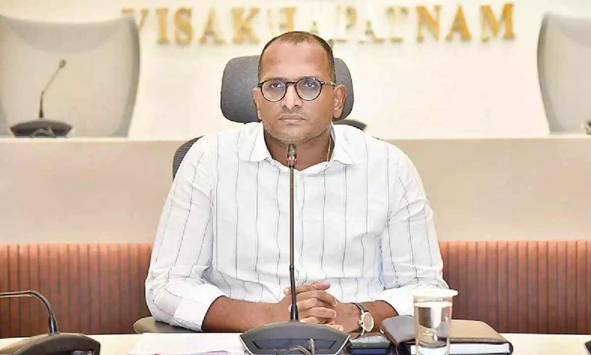 Andhra: कलेक्टर ने टाउन प्लानिंग अधिकारियों पर सख्त रुख अपनाया