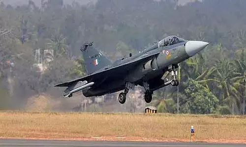 Tejas एयरक्राफ्ट क्रैश: तेजस फाइटर जेट की उड़ान पूरी तरह रुकी, IAF जांच करेगी Tejas एयरक्राफ्ट क्रैश: तेजस फाइटर जेट की उड़ान पूरी तरह रुकी, IAF जांच करेगी