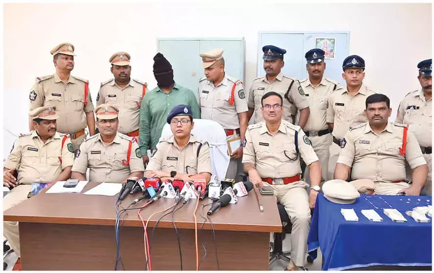Andhra: एरिलोवा पुलिस ने हत्या और डकैती का मामला सुलझाया