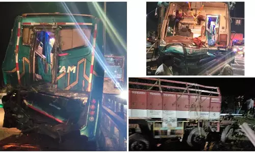 Pune : कटराज टनल के पास बस को टक्कर मारने वाले ट्रक ड्राइवर की मौत; 5 यात्री घायल Pune : कटराज टनल के पास बस को टक्कर मारने वाले ट्रक ड्राइवर की मौत; 5 यात्री घायल