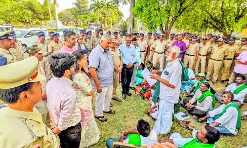 Bandipur सफारी को लेकर किसानों का गुस्सा: चामराजनगर डीसी ऑफिस के सामने विरोध प्रदर्शन Bandipur सफारी को लेकर किसानों का गुस्सा: चामराजनगर डीसी ऑफिस के सामने विरोध प्रदर्शन